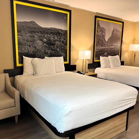 Super 8 By Wyndham Corpus Christi Airport Hotel Екстериор снимка