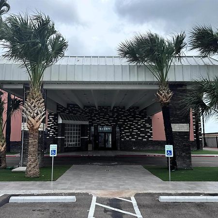 Super 8 By Wyndham Corpus Christi Airport Hotel Екстериор снимка