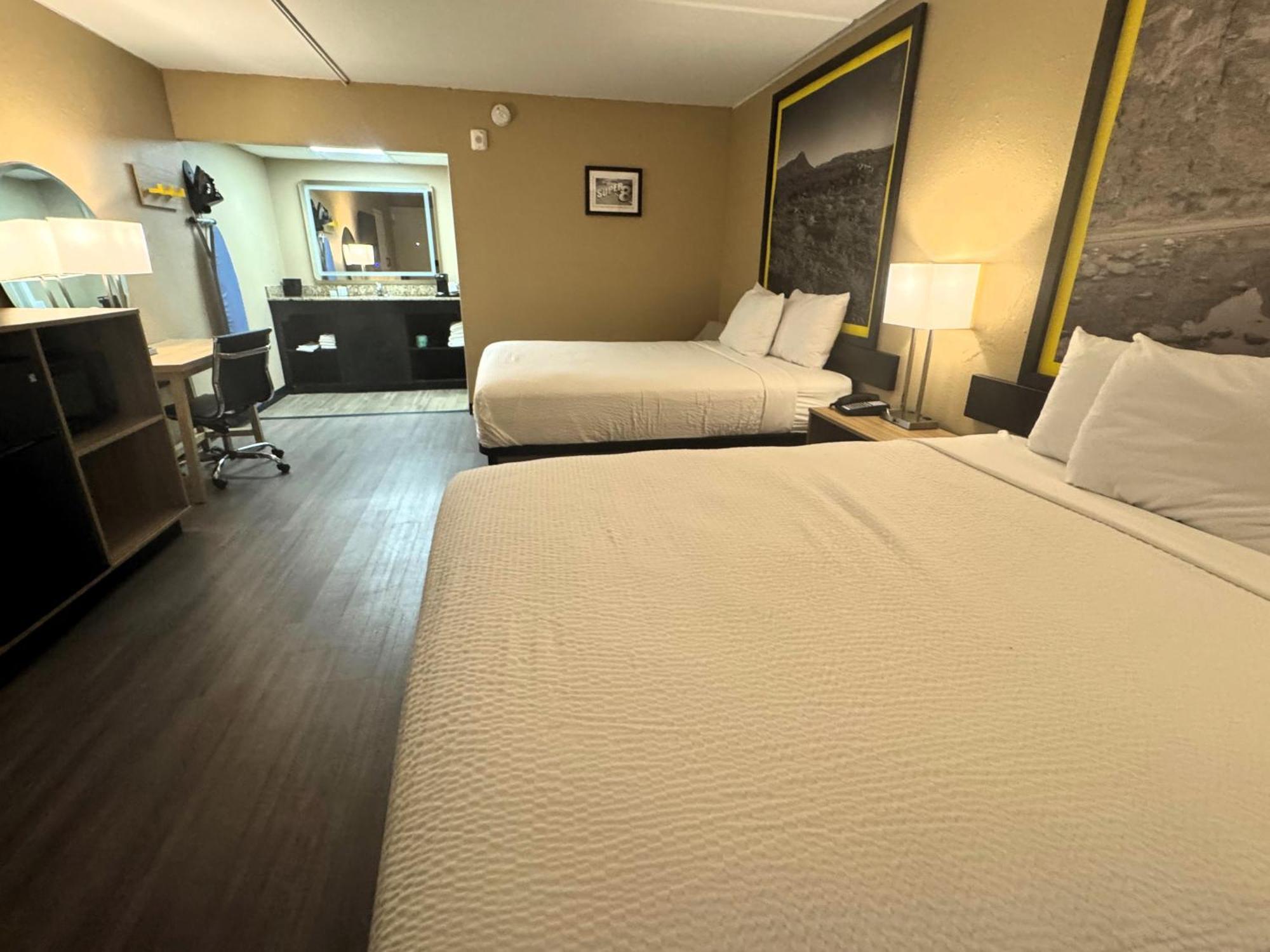 Super 8 By Wyndham Corpus Christi Airport Hotel Екстериор снимка