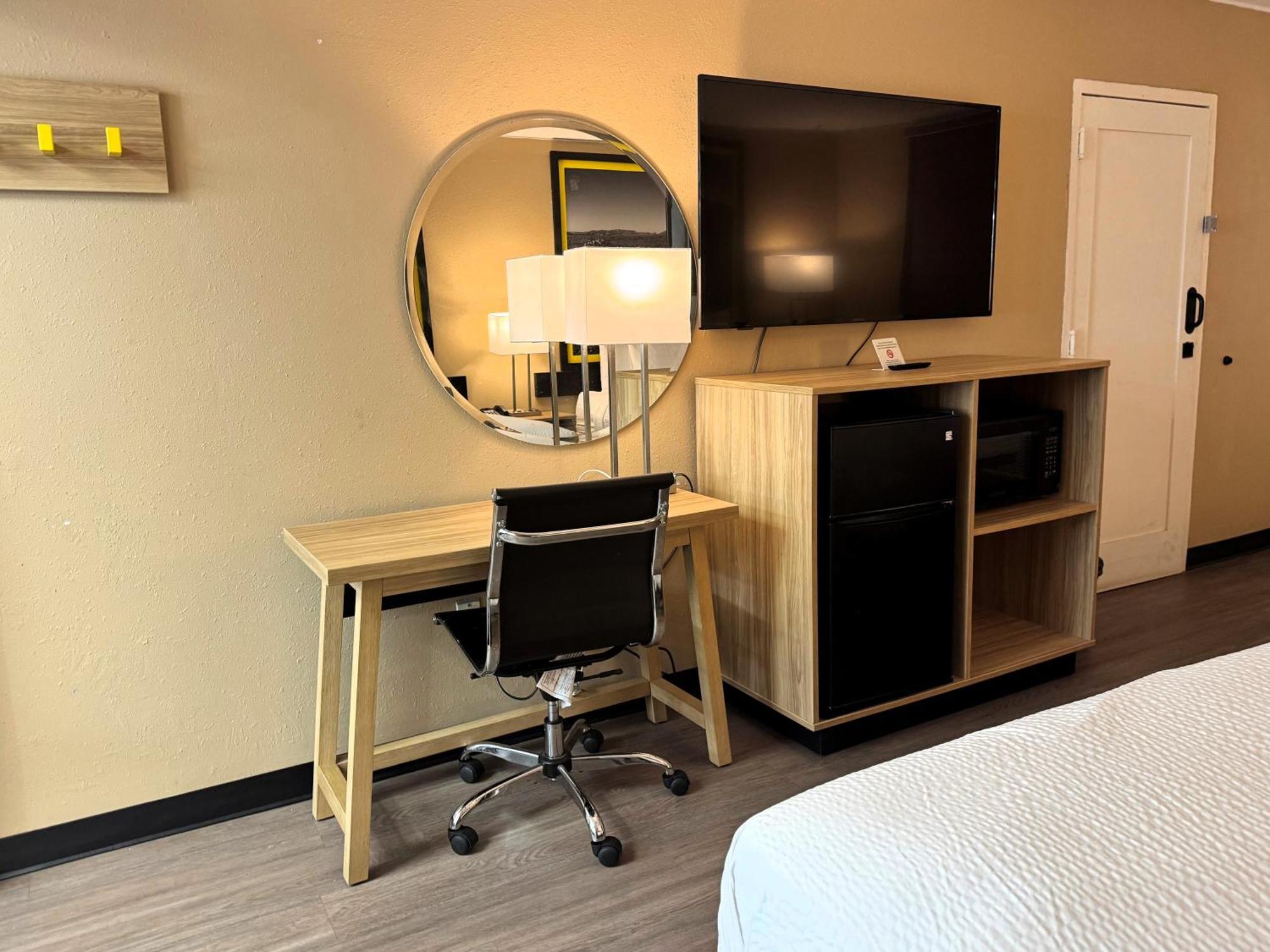 Super 8 By Wyndham Corpus Christi Airport Hotel Екстериор снимка