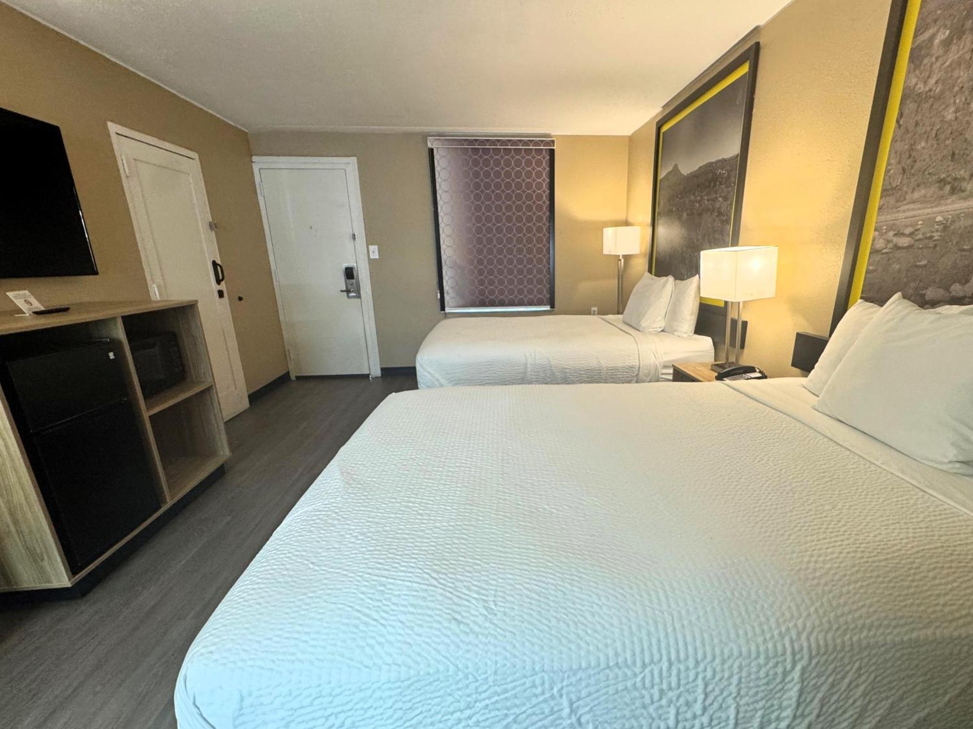 Super 8 By Wyndham Corpus Christi Airport Hotel Екстериор снимка