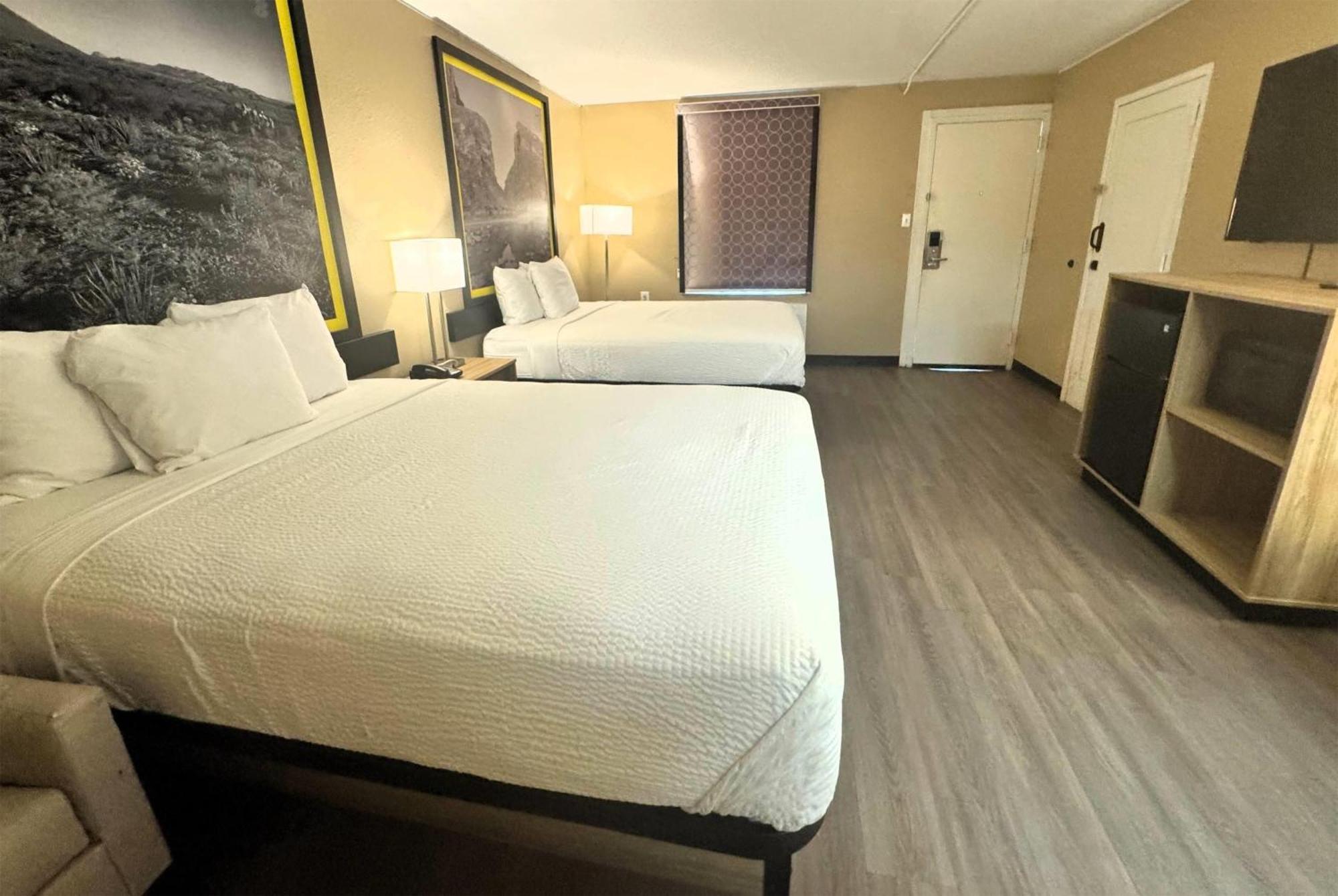 Super 8 By Wyndham Corpus Christi Airport Hotel Екстериор снимка