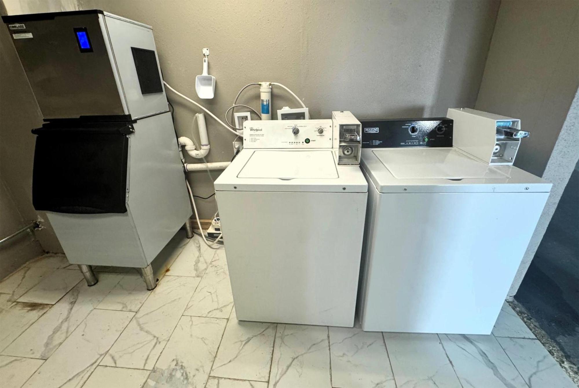 Super 8 By Wyndham Corpus Christi Airport Hotel Екстериор снимка